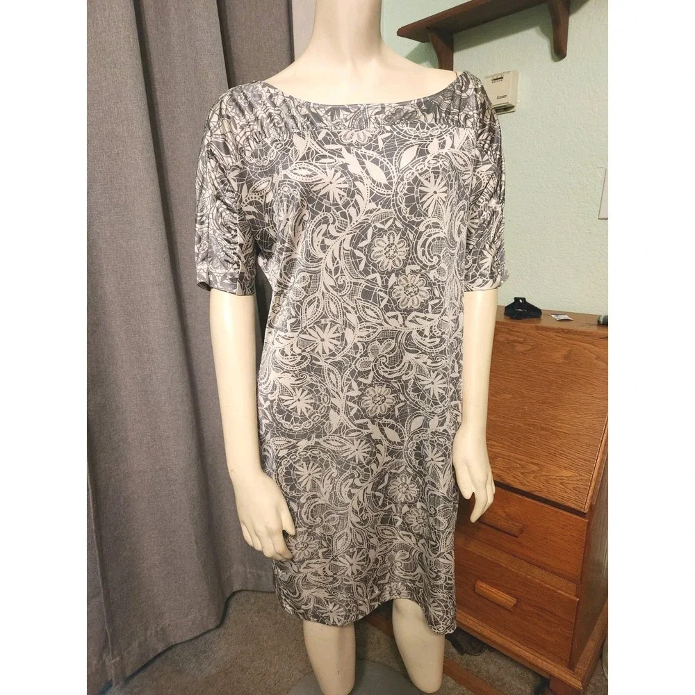 Banana Republic Gray White Daisy Floral Shift‎ Above Knee Dress Size Medium